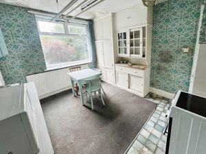 Kitchen Breakfast- click for photo gallery